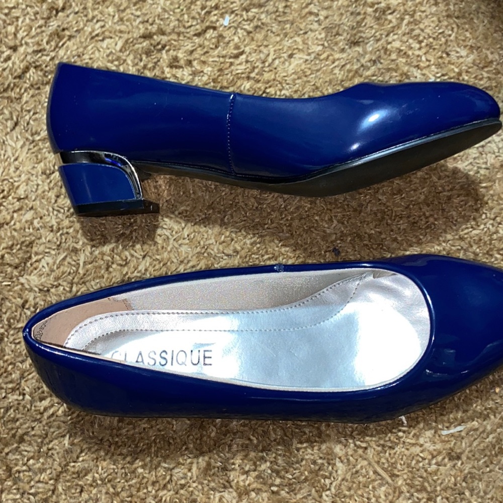 Classique Shiny Patent Leather Low Heel Slip On Dress Shoes lightly worn